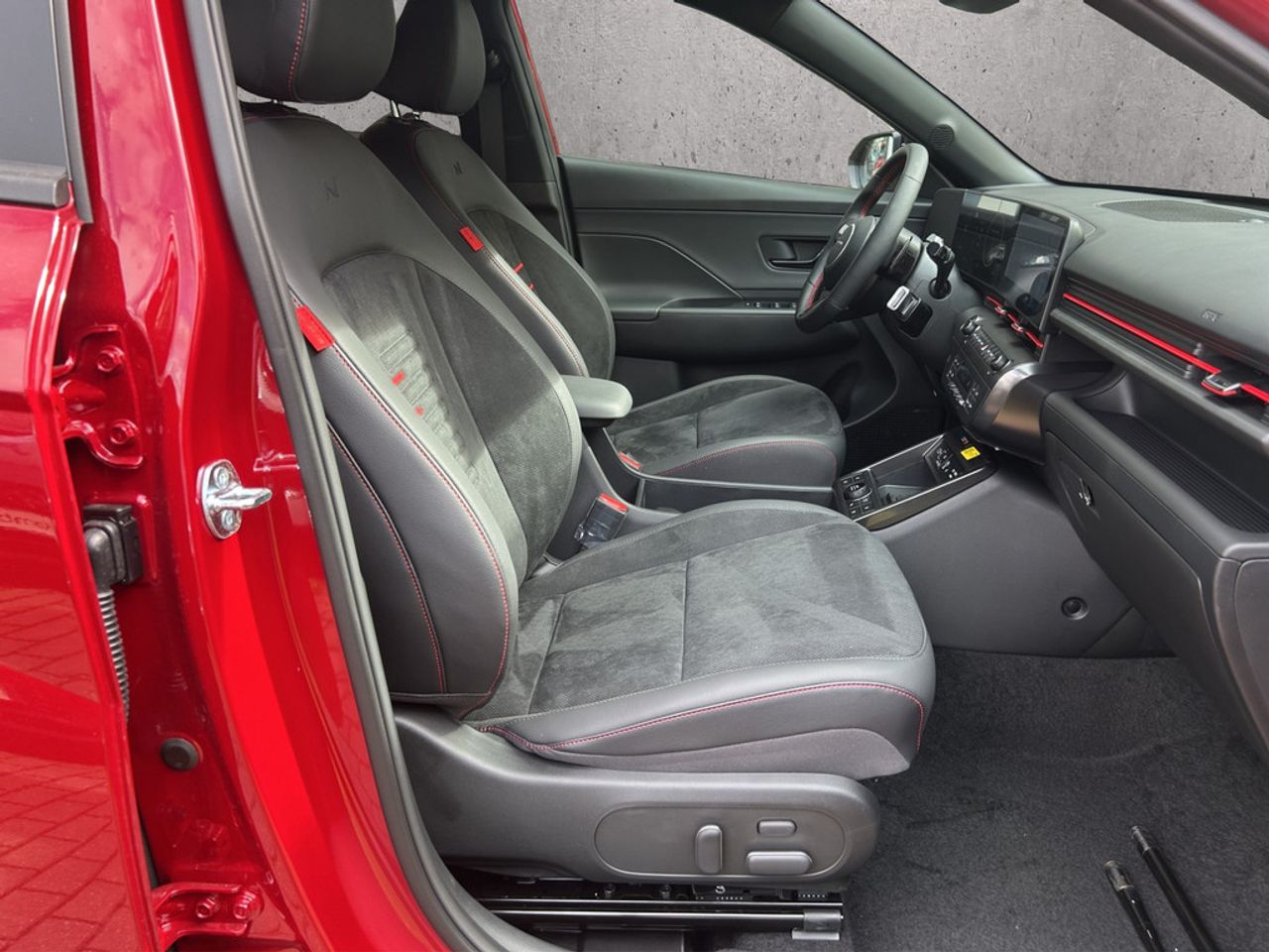 https://csb-strapi-files.fsn1.your-objectstorage.com/inventory-cars/images/fd0940019ccd1ed44434a8bd0334594718f4089f/21_1280_2788.jpg