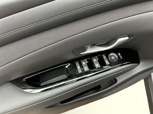 https://csb-strapi-files.fsn1.your-objectstorage.com/inventory-cars/images/fd58e1dea54bd254e29e8dc01a85adf4fc80fd85/11_500_6217.jpg