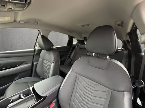 https://csb-strapi-files.fsn1.your-objectstorage.com/inventory-cars/images/fd58e1dea54bd254e29e8dc01a85adf4fc80fd85/12_500_3401.jpg