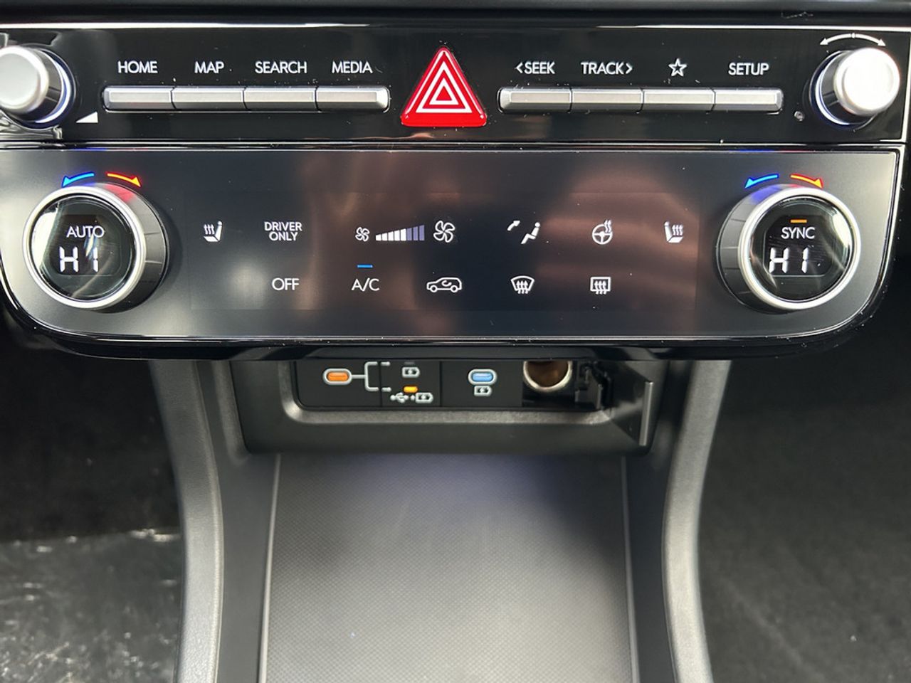 https://csb-strapi-files.fsn1.your-objectstorage.com/inventory-cars/images/fd58e1dea54bd254e29e8dc01a85adf4fc80fd85/21_1280_3894.jpg