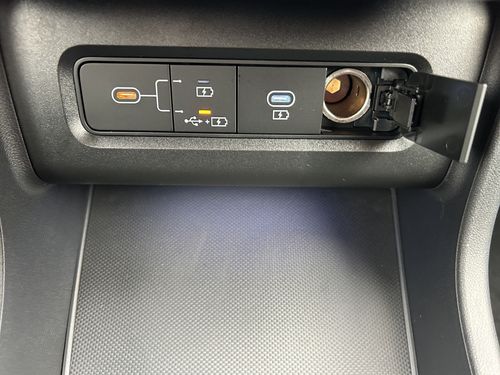 https://csb-strapi-files.fsn1.your-objectstorage.com/inventory-cars/images/fd58e1dea54bd254e29e8dc01a85adf4fc80fd85/22_500_3980.jpg