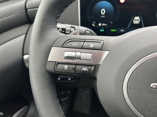 https://csb-strapi-files.fsn1.your-objectstorage.com/inventory-cars/images/fd58e1dea54bd254e29e8dc01a85adf4fc80fd85/30_500_8850.jpg