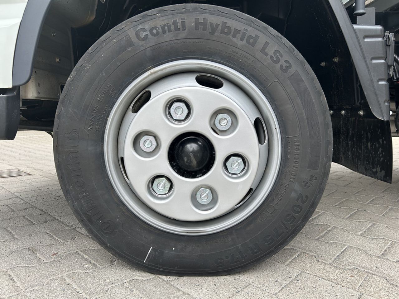 https://csb-strapi-files.fsn1.your-objectstorage.com/inventory-cars/images/ff56847c42e185c1a6e77b640ea7563ef814177b/8_1280_2148.jpg