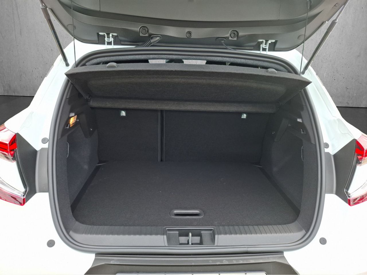 https://csb-strapi-files.fsn1.your-objectstorage.com/inventory-cars/images/fff9b338502f3cee6b898de1e1bb3715159278d8/17_1280_4259.jpg